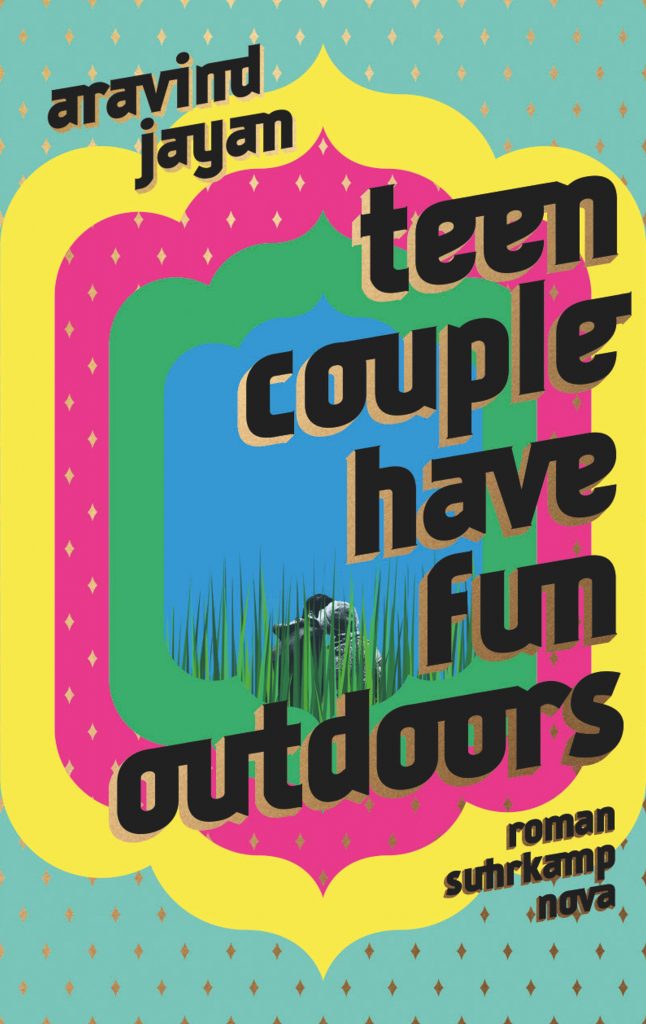 Teen Couple Have Fun Outdoors von Aravind Jayan Parkbuchhandlung Buchhandlung Bonn Bad Godesberg