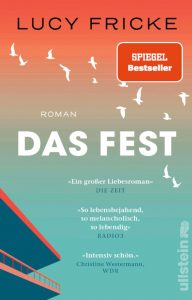 Cover von „Das Fest“ von Lucy Fricke: Eine stilisierte, farbige Landschaft mit einem orangefarbenen Himmel und fliegenden Vögeln, darunter eine abstrakte Architektur.